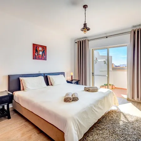 Algarsun - Idealy Situated With Modern Comfort 아파트 알부페이라