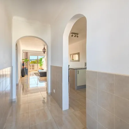 Algarsun - Idealy Situated With Modern Comfort 아파트 알부페이라
