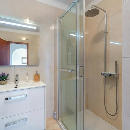 아파트 Algarsun - Idealy Situated With Modern Comfort *