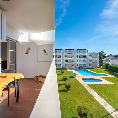 Algarsun - Idealy Situated With Modern Comfort Appartement