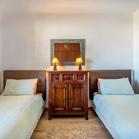 Algarsun - Idealy Situated With Modern Comfort *