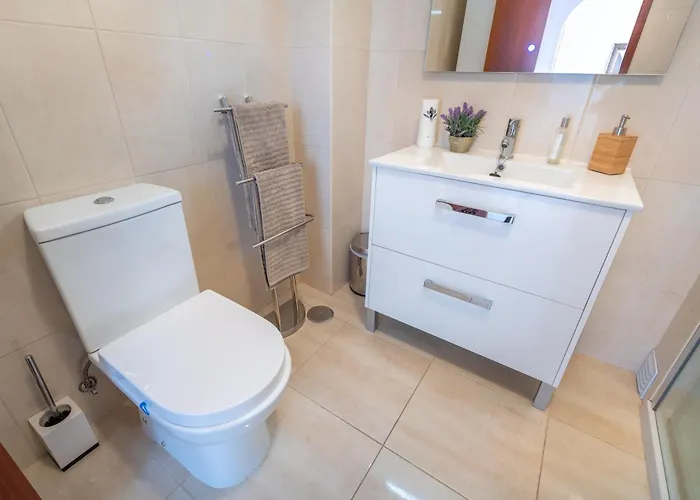 Algarsun - Idealy Situated With Modern Comfort Apartment *