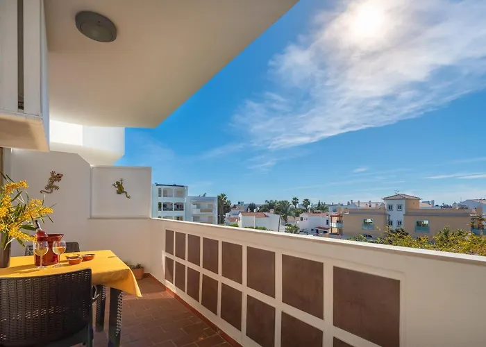 Algarsun - Idealy Situated With Modern Comfort