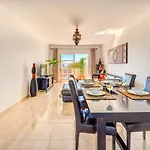 Algarsun - Idealy Situated With Modern Comfort *