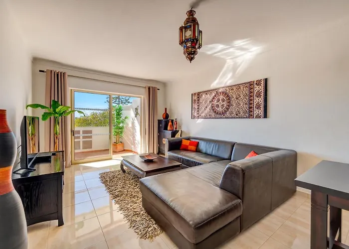 Algarsun - Idealy Situated With Modern Comfort